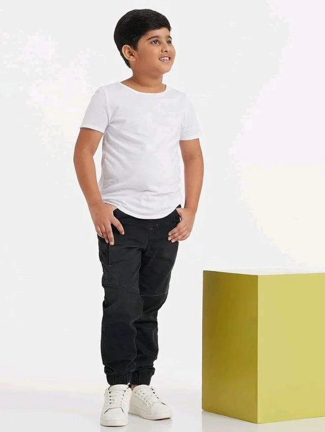 Amazon Brand - Symbol Boys Boys Slim Fit Stretchable Jogger Jeans (Elasticated Waist Band)
- 7-8 Y, Black 8