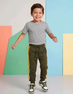 Amazon Brand - Symbol Boys Contrast Side Panelled Jogger Fit Track Pants
- 3-4 Y, Olive & Mustard