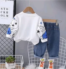 Googo Gaaga Boys Printed T-shirt and Jogger Co-ord Set
Stylish Cotton Clothing Set for Baby Boys with animal prints, Perfect for Everyday Summer Wear
- 18-24 M, White