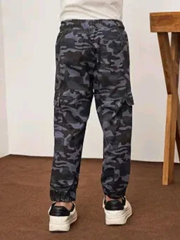 Amazon Brand - Symbol Boy's Cotton Cargo Jogger | Elasticated Waistband and Cuff | Stretchable | Age 2-14 Years
- 5-6 Y, Navy Como