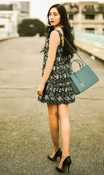 EXOTIC Studded hand bag for women