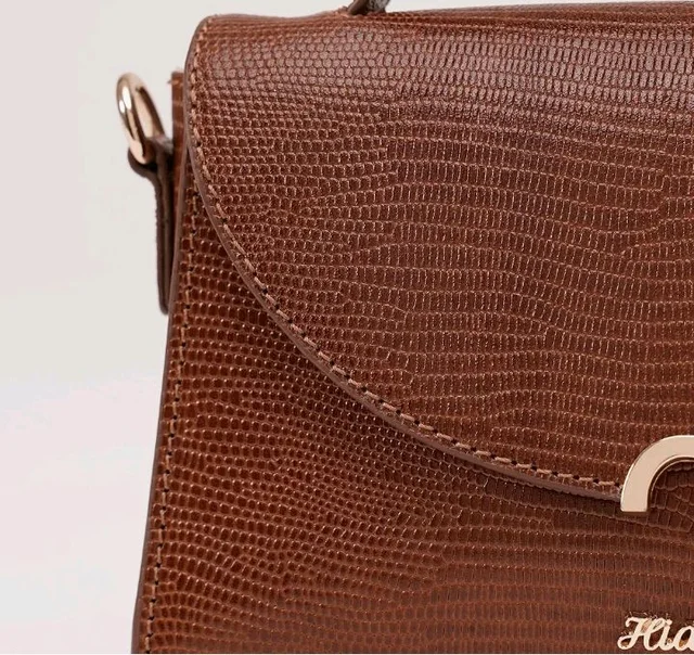 COLETTE SLING BAG TAN LIZARD
Genuine Leather