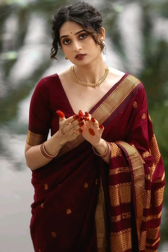 Yashika Store
3.7 out of 5 stars 696
Yashika Women's Banarasi Kanjivaram Cotton Silk Saree With Unstitched Blouse Material
400+ bought in past month