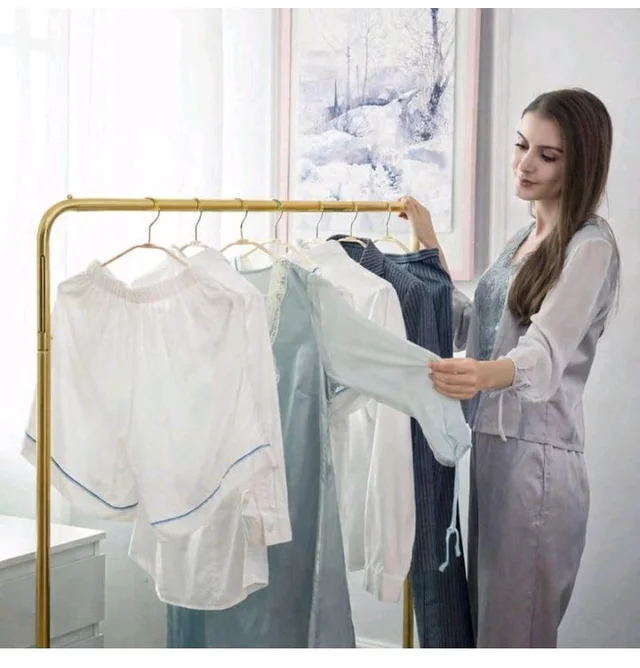 Owme Heavy Duty Metal Garment Rack with Wheels | Portable Clothes Hanging Stand | Rolling Clothing Rack for Bedroom, Laundry & Retail Store | Space Saving Cloth Stand - GOLD, SINGLE STAND