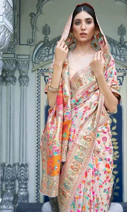 SGF11- Women's Kanjivaram Pure Soft Silk Handloom Saree Pure Golden Zari With Blouse Piece