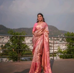 Women's Kanjivaram Woven Soft Silk Saree With Blouse Piece
