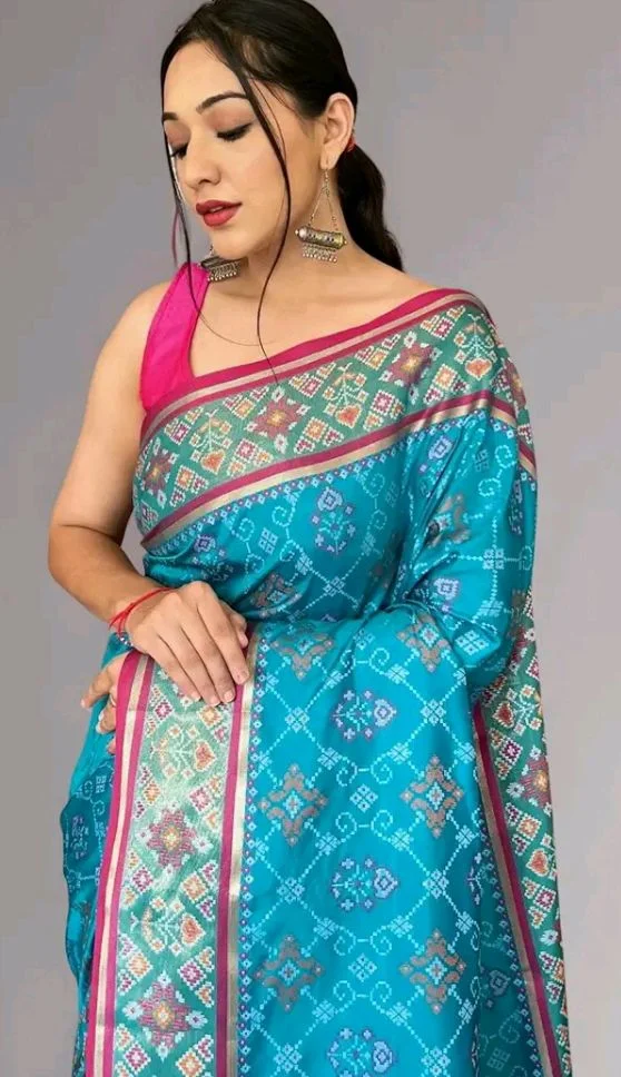 SGF11 Women's Kanjivaram Patola Silk Saree Silk Saree Pure Golden Zari With Blouse Piece
