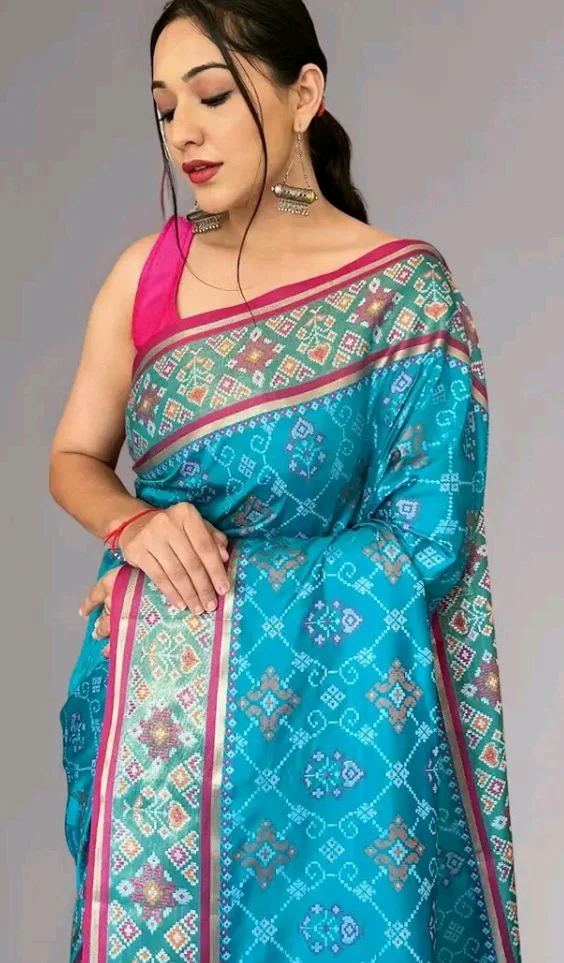 SGF11 Women's Kanjivaram Patola Silk Saree Silk Saree Pure Golden Zari With Blouse Piece
