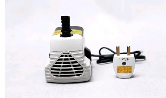 BRAVO 701 SUBMERSIBLE WATER PUMP 18 WATT BLACK/WHITE WITH FREE 2 PIN SOCKET