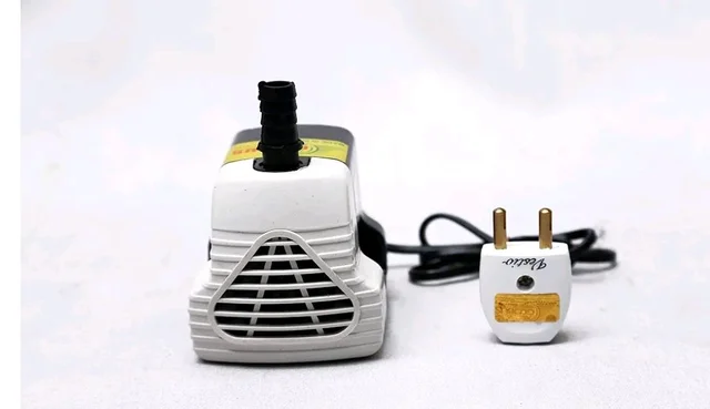 BRAVO 701 SUBMERSIBLE WATER PUMP 18 WATT BLACK/WHITE WITH FREE 2 PIN SOCKET