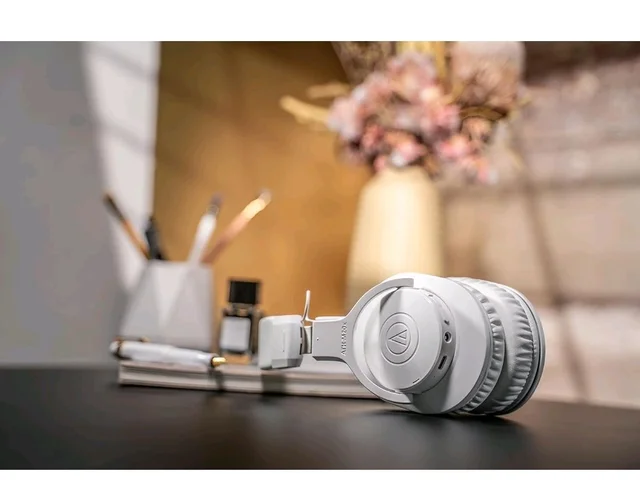 Audio-Technica Ath-M20Xbt Wireless Over-Ear Headphones, Bluetooth 5.0, 60-Hour Battery Life, 40 mm Drivers, Hi-Fi Sound, Built-in Mic, AAC/SBC Codec Support (White)