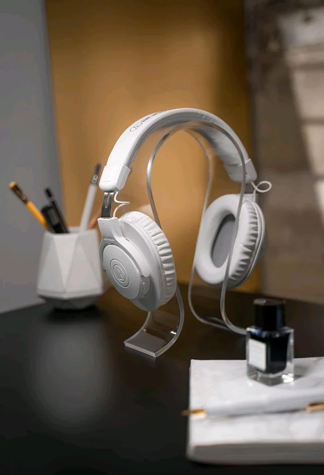 Audio-Technica Ath-M20Xbt Wireless Over-Ear Headphones, Bluetooth 5.0, 60-Hour Battery Life, 40 mm Drivers, Hi-Fi Sound, Built-in Mic, AAC/SBC Codec Support (White)