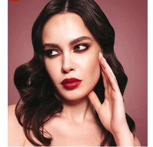 Makeup Revolution Forever Flawless Palette Cherry Rebel Red – Bold Reds & Pinks – Intense Pigmentation & Blendability