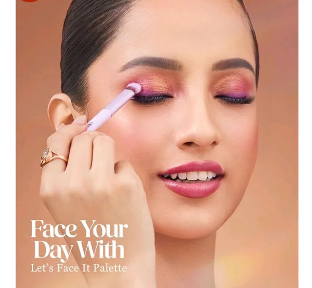 Hilary Rhoda Let’s Face It Face Palette | Highlighter & Blush | Contour | 9 Eyeshadows | Super-Fine Particles | No Fallout | Matte & Shimmer Finish -23.4g (Sun Downer |Shade 02)