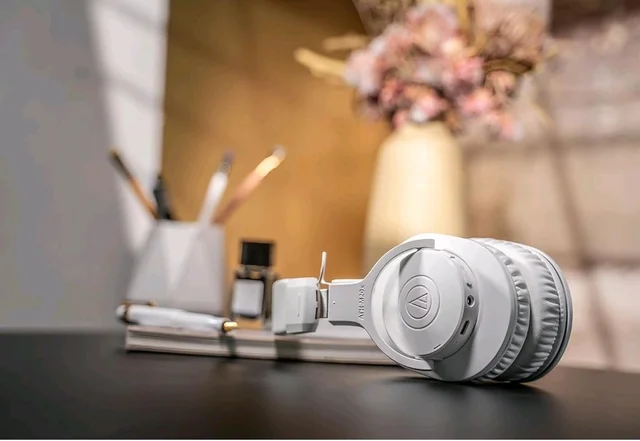 Audio-Technica Ath-M20Xbt Wireless Over-Ear Headphones, Bluetooth 5.0, 60-Hour Battery Life, 40 mm Drivers, Hi-Fi Sound, Built-in Mic, AAC/SBC Codec Support (White)