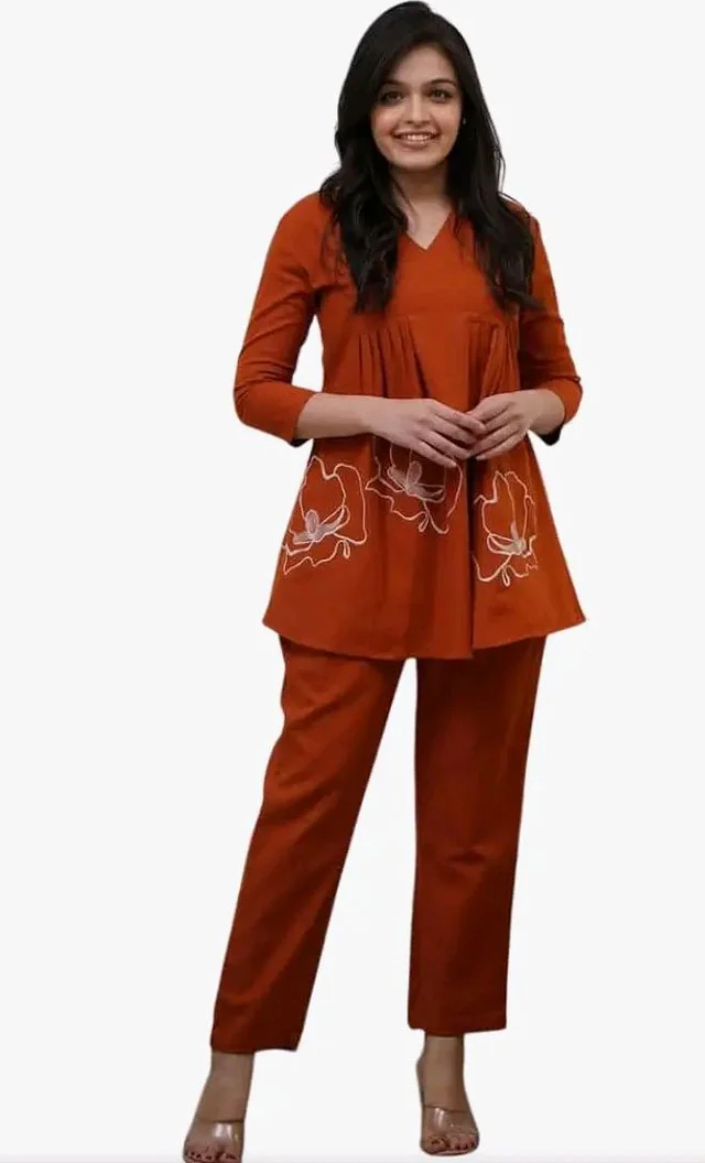 Brand: MANISH CRAFT
Women's Cotton Rose Printed Short Anarkali Kurta with Pant Cord Set
- M