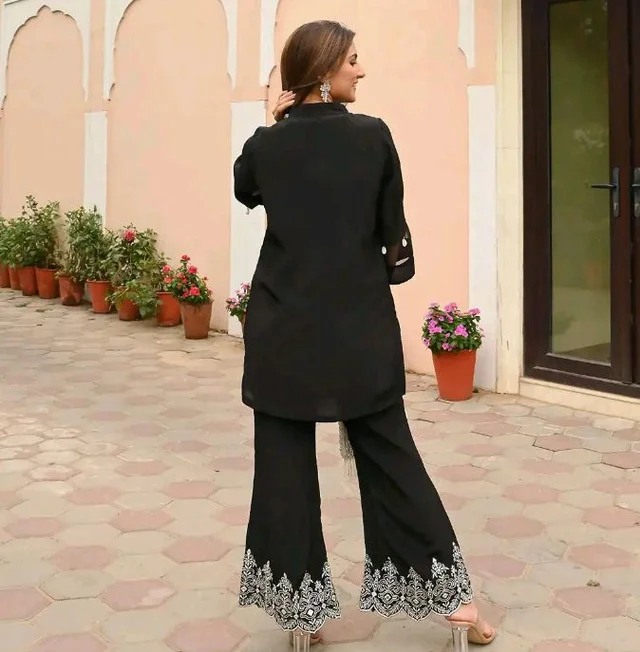 Women's Cotton Embroidered Co-Ord Set Elegant Summer Two-Piece Outfit (Black)
- L