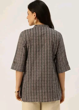 Printed Mandarin Collar top – Casual & Chic (S-3XL)
- 3XL