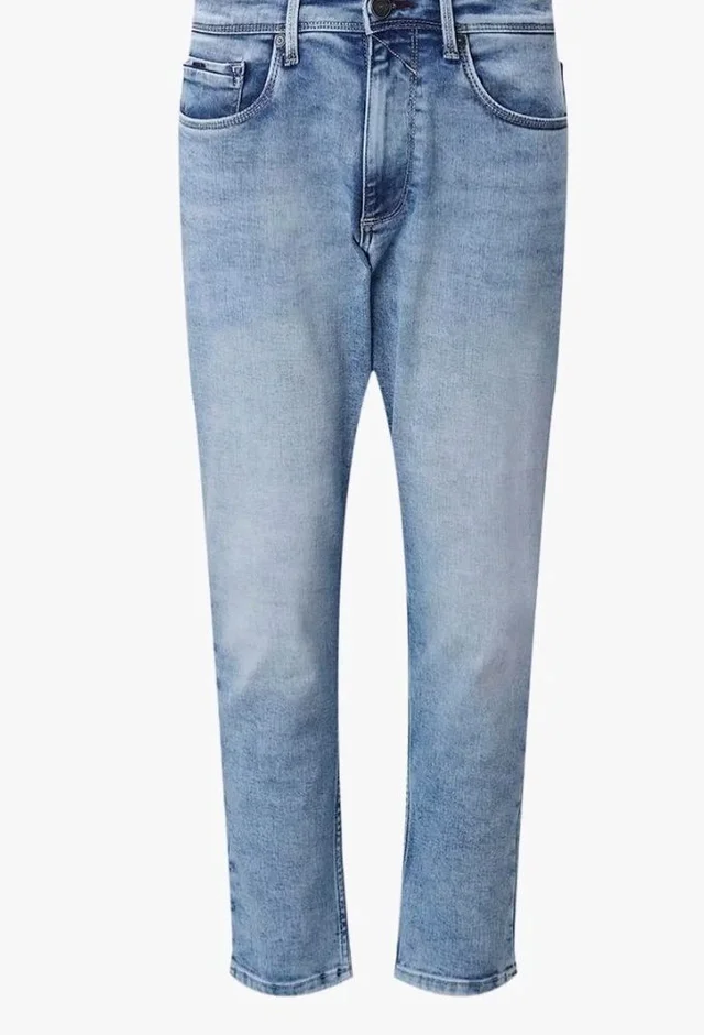 BASICS Premium Cotton Stretch Jeans for Men | Smart Casual Denim
Ultra-flexible stretch cotton denim. Modern style. Durable, breathable & built for all-day travel comfort. - 34