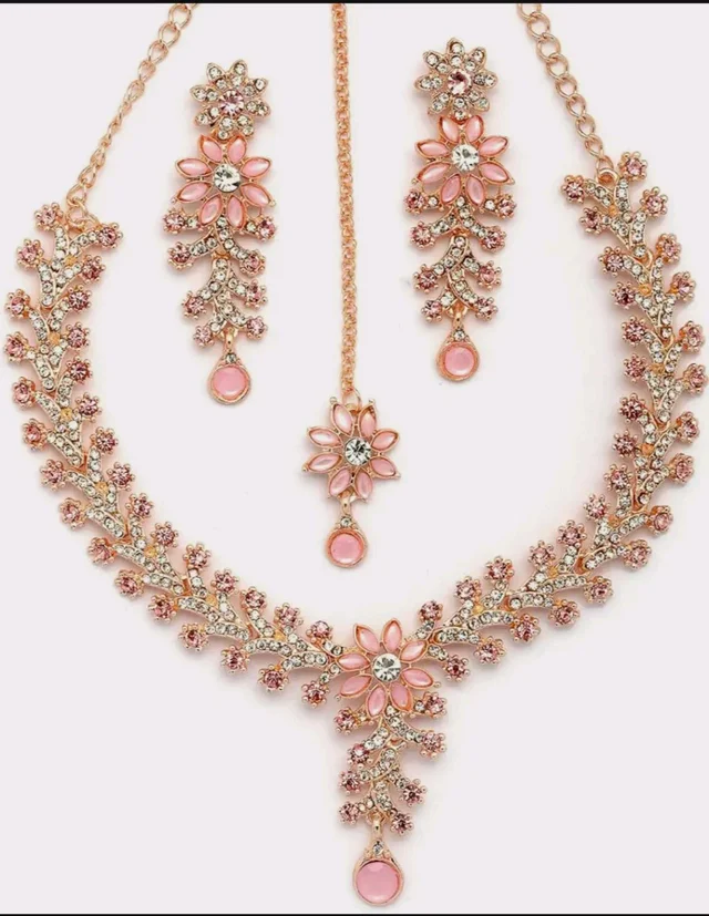 Sukkhi Charming AD Diamonds Studded Floral Choker Necklace with Danlge Earrings Maangtikka Jewellery Set for Women & Girls