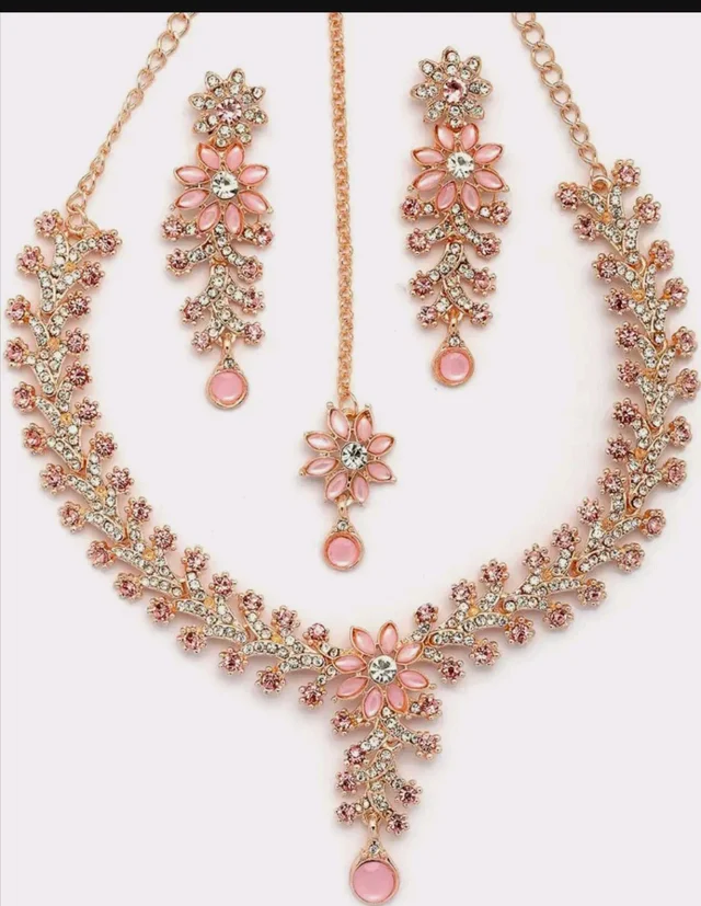Sukkhi Charming AD Diamonds Studded Floral Choker Necklace with Danlge Earrings Maangtikka Jewellery Set for Women & Girls
