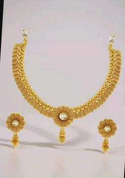 Sukkhi Eye-Catchy Jalebi Design Gold Plated Necklace Set For Women