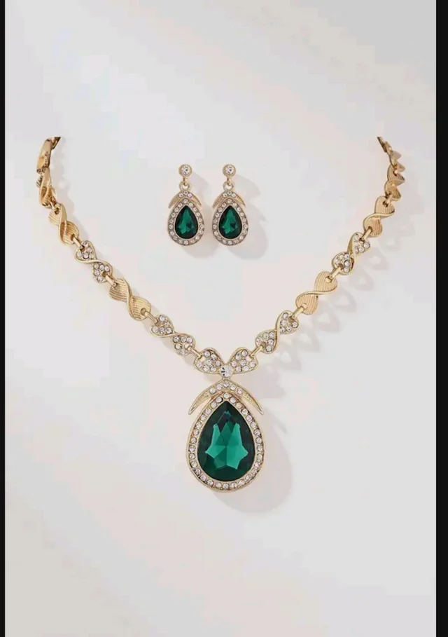 Shining Diva Fashion Latest Stylish Design Fancy Crystal Necklace Jewellery Set for Women (15221s)(Green)