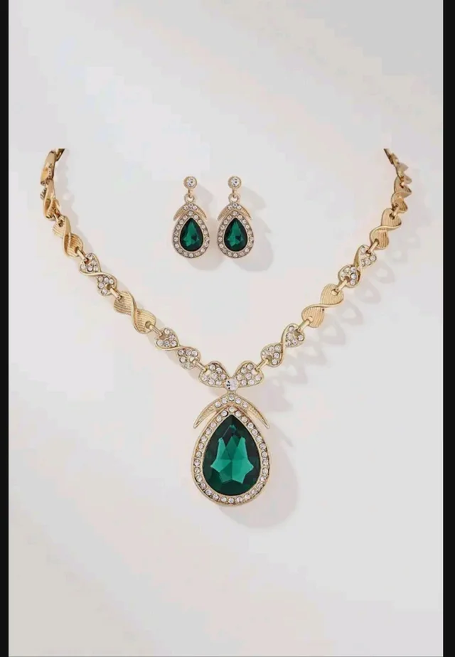 Shining Diva Fashion Latest Stylish Design Fancy Crystal Necklace Jewellery Set for Women (15221s)(Green)
