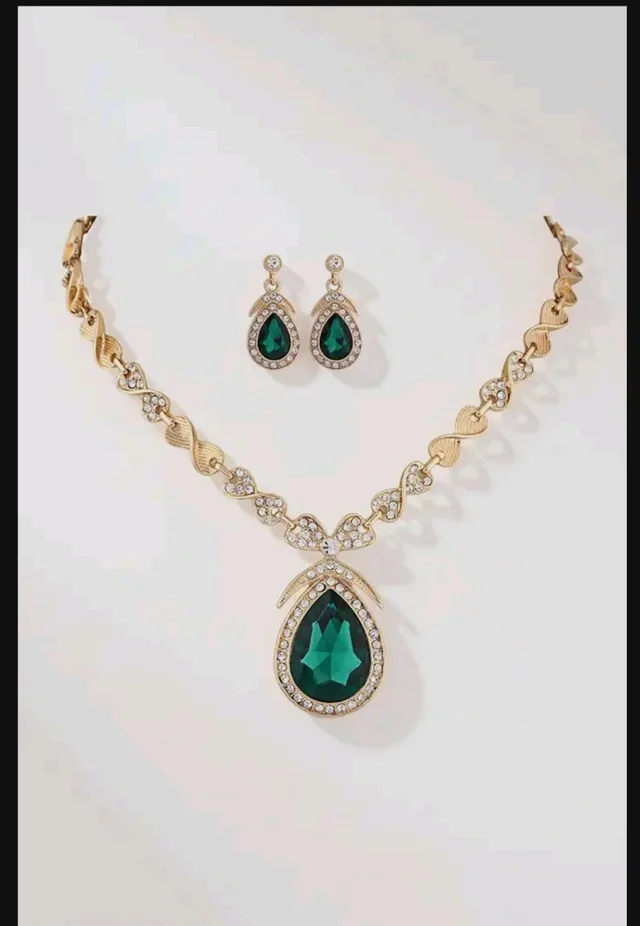 Shining Diva Fashion Latest Stylish Design Fancy Crystal Necklace Jewellery Set for Women (15221s)(Green)