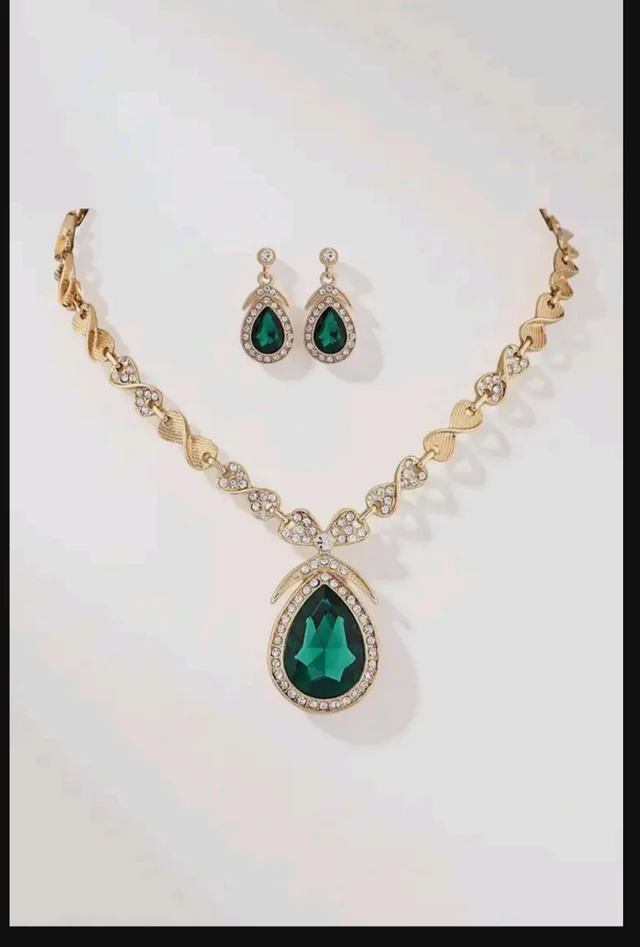 Shining Diva Fashion Latest Stylish Design Fancy Crystal Necklace Jewellery Set for Women (15221s)(Green)