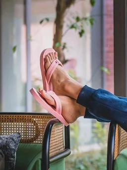 YOHO Women Black soft slippers | Comfortable and Stylish flip flop | Chappal for Woman in exciting colors | Daily Use | Lightweight | Anti Skid Monsoon Chappal | Bubbles - 10
