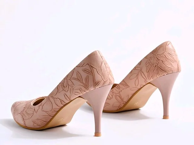 Shoetopia Womens Don Pump
- 6