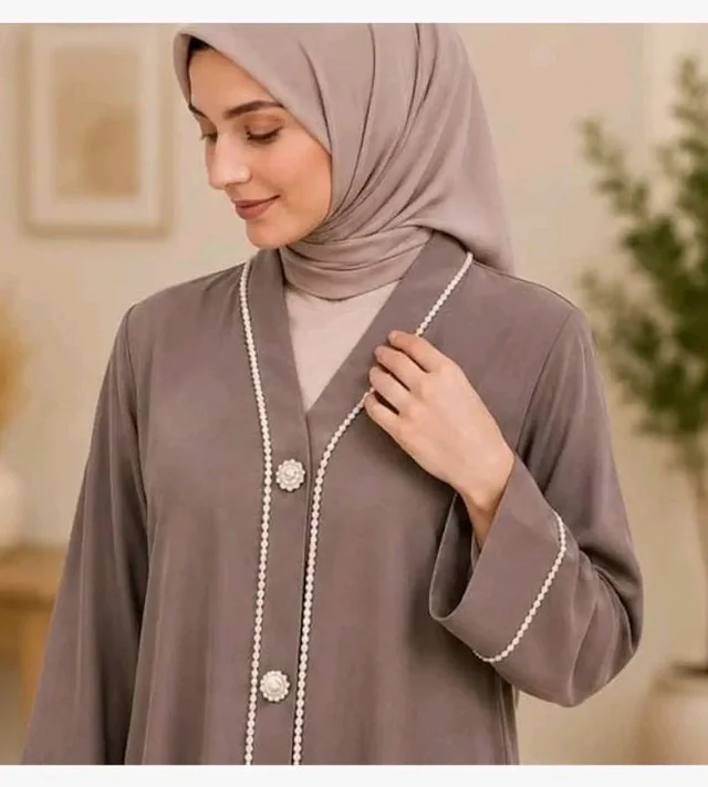Women's Black Abaya with double chain
Long Sleeves, Modest Wear, Flared Silhouette, Islamic Dress, Formal Occasion - Beige