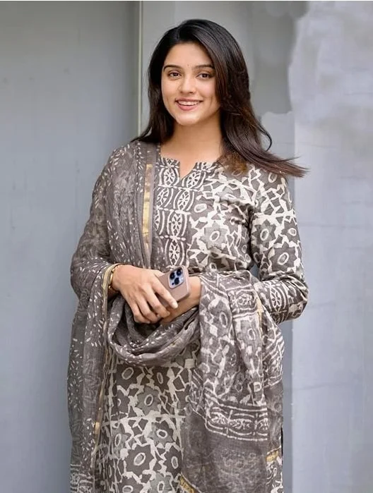 KLOSIA Women's Printed Straight Kurta and Pant with Dupatta Set