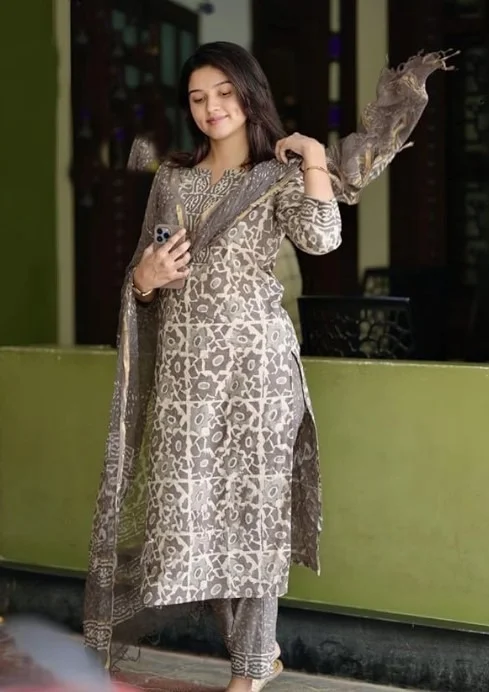 KLOSIA Women's Printed Straight Kurta and Pant with Dupatta Set
