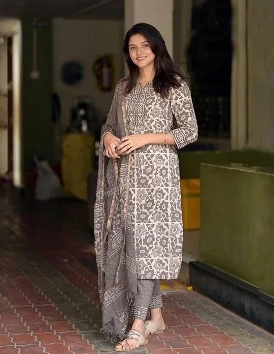 KLOSIA Women's Printed Straight Kurta and Pant with Dupatta Set