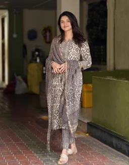 KLOSIA Women's Printed Straight Kurta and Pant with Dupatta Set