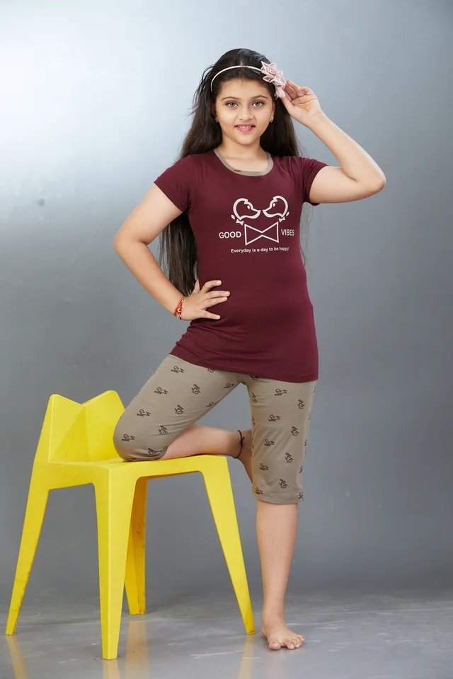 Vee Max Girls Printed Collar Night Suit