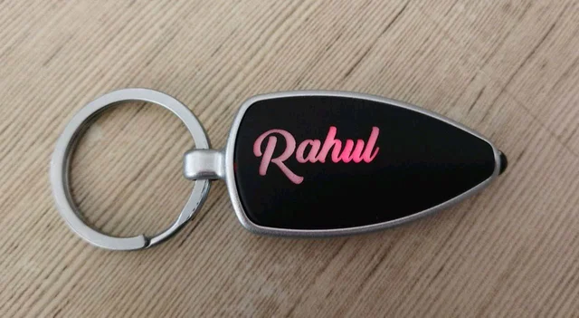 LED LIGHTING NAME ENGRAVING KEYCHAIN