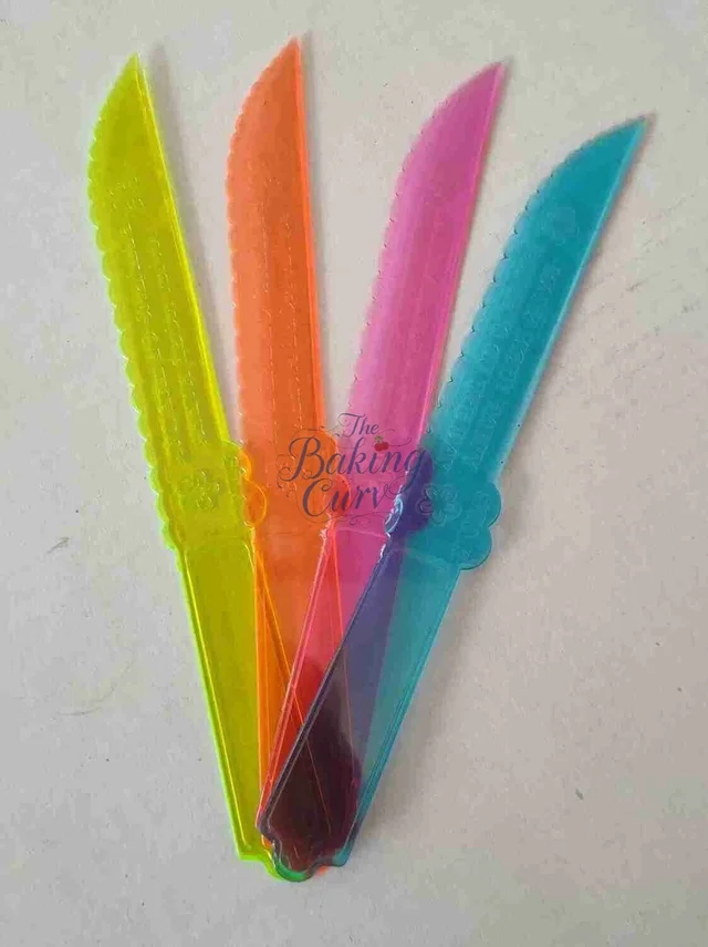 The Baking Curv Plastic Cutting Knife – Durable, Disposable Knife for Cakes, Pastries & Bakery Use - Pack of 50