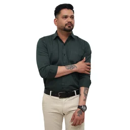 Look Me Apparel Men Solid Green Regular Fit Full Sleeve Cotton Blend Formal Shirt with Spread Collar - L, Green