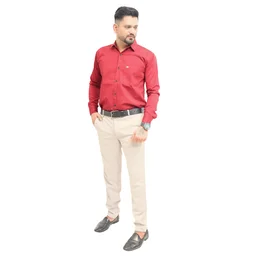 Look Me Apparel Men Solid Red Regular Fit Full Sleeve Cotton Blend Formal Shirt with Spread Collar - M, Red