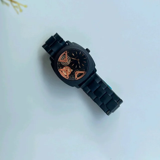 Analog Quartz Moment Collection With High Quality Strap Best finishing Body & Case