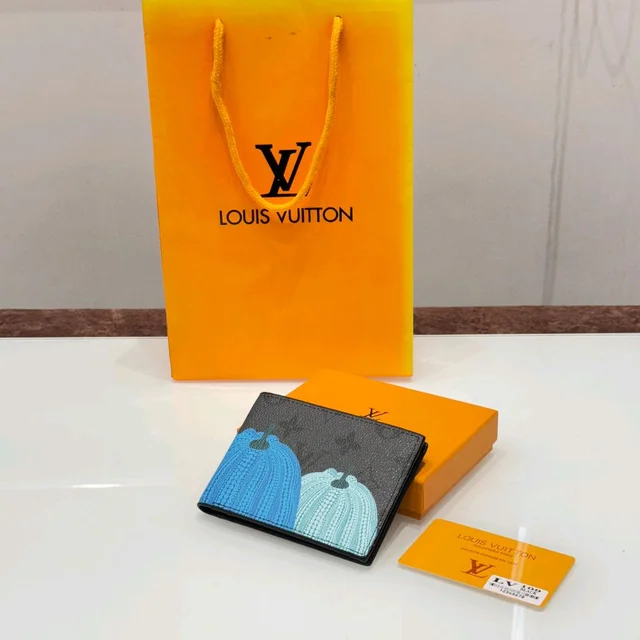 New Top Notch Quality Wallet With Brand Box, Card