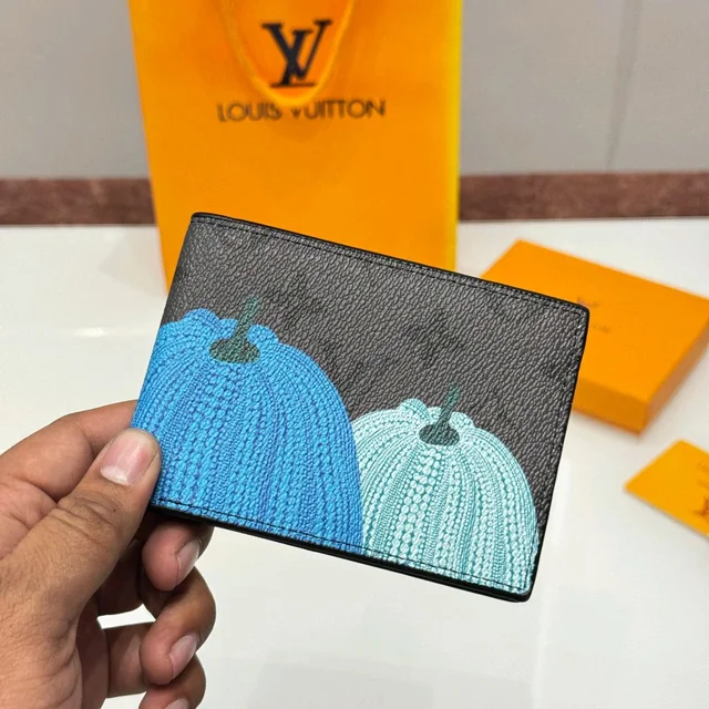 New Top Notch Quality Wallet With Brand Box, Card