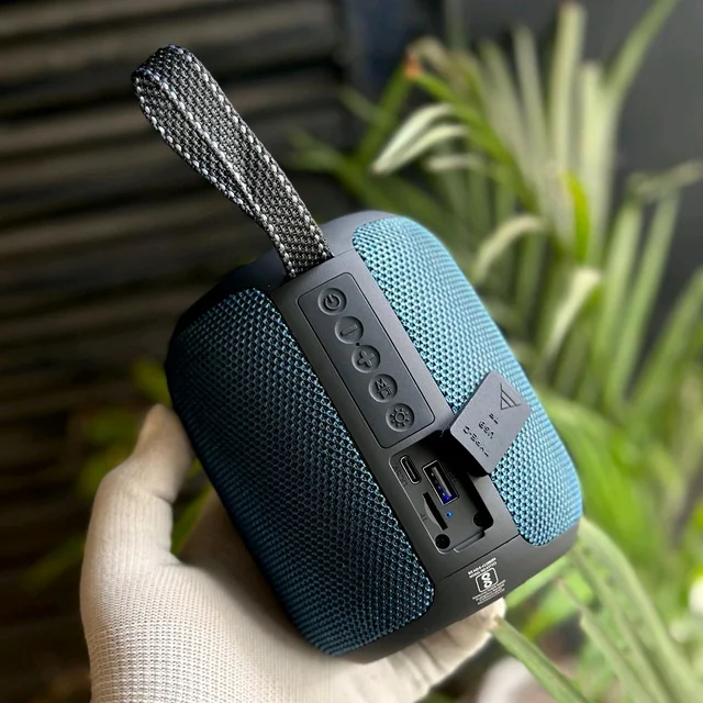 Portable Bluetooth Speaker Dynamic Thunder Sound With Rgb Light Bluetooth Speaker