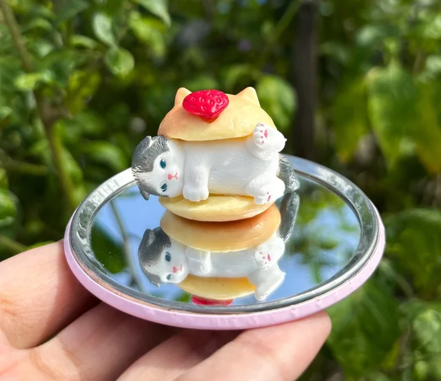 Mofusand Hamburger Series (Single Pcs) - Grey & White Cat Hamburger (Strawberry Heart)