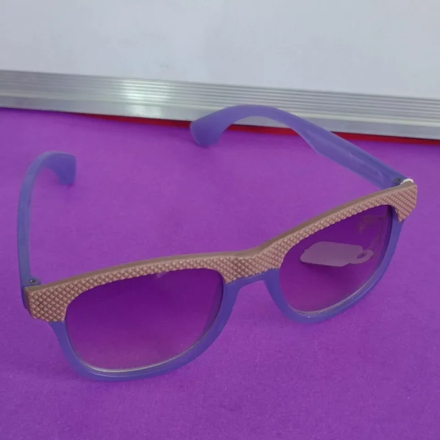 SUNGLASSES 76