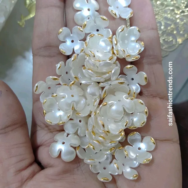 Brooch Flower Four Petals Light Cream Color Type 13 -25 Grams