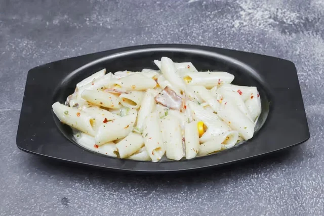White Sauce Pasta         {Red Chilli}
